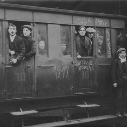 French 'Class of 1917' heading off to join the army