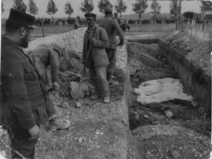 German prisoners burying French dead
